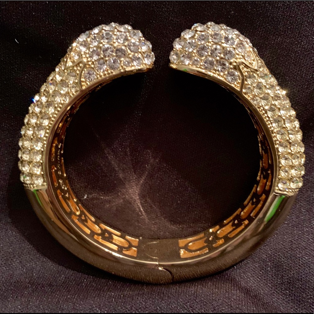 JOAN BOYCE HINGED KISSABLE CUFF NEW IN POUCH